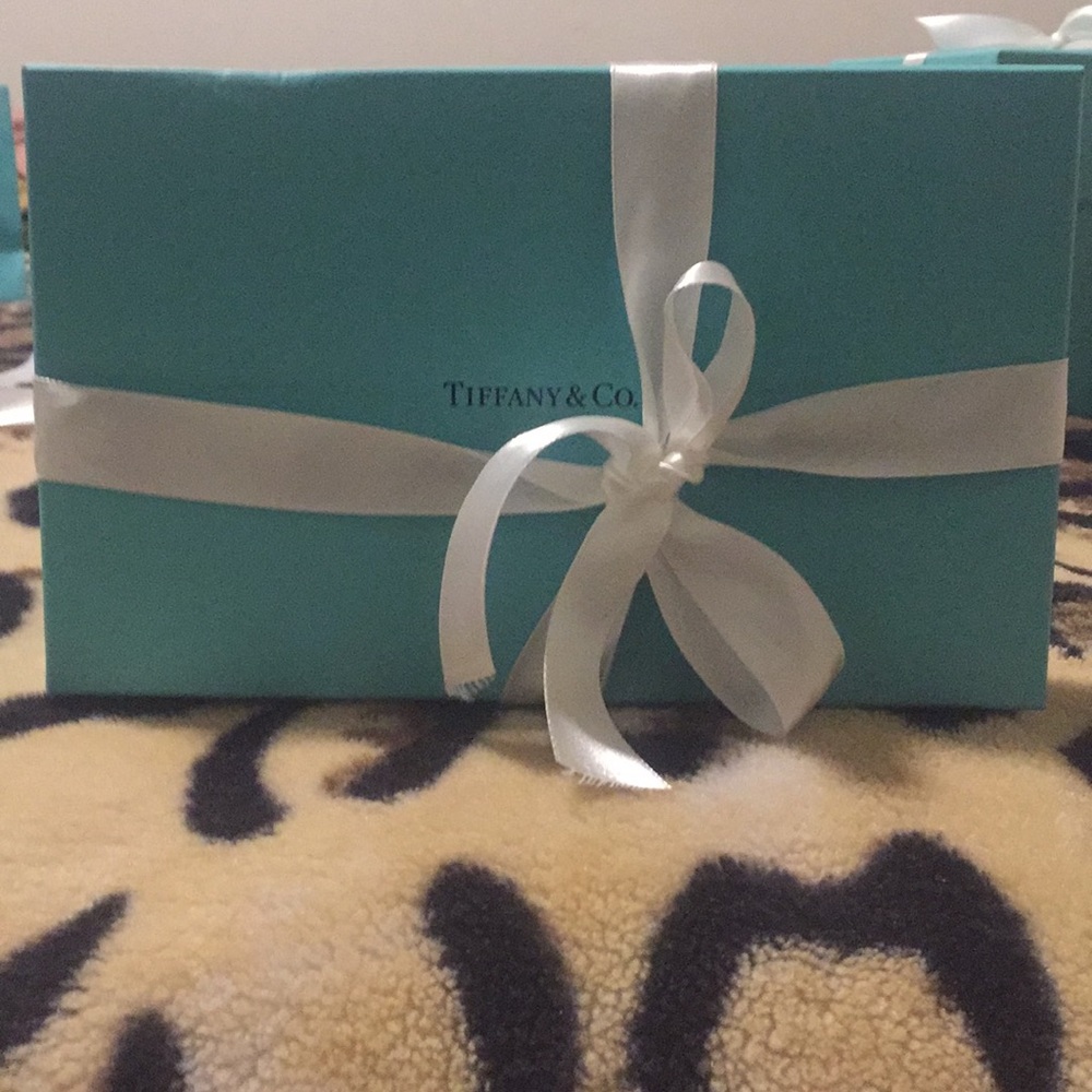Box - Picture 3 of 4